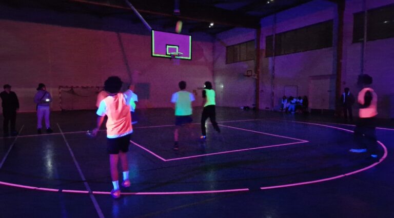 Réussite du tournoi de basket fluo!